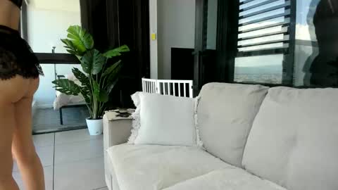 Snapshot of anna_royale chatting on 12.03.25 Anna online show from 12.03.25