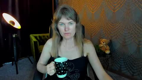 Snapshot of annabel_xxx chatting on 05.16.26 Annabel online show from 05.16.26