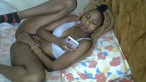 Snapshot of annabellapretty chatting on 10.09.25 annabellapretty online show from 10.09.25