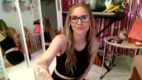 Snapshot of annadelrae444 chatting on 09.15.25 annadelrae444 online show from 09.15.25