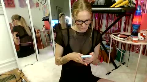 Snapshot of annadelrae444 chatting on 09.19.25 annadelrae444 online show from 09.19.25