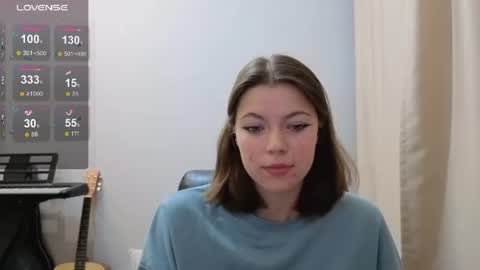 Snapshot of annadutton chatting on 07.30.26 Luna online show from 07.30.26
