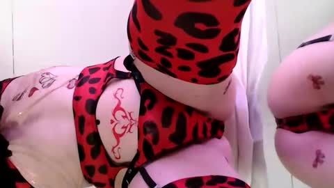 Anna Evodees  online show from 01.01.25