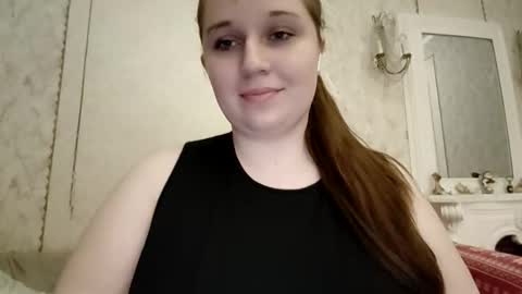 Snapshot of annagoldy chatting on 11.16.25 Anna online show from 11.16.25