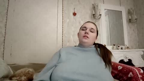Snapshot of annagoldy chatting on 11.29.25 Anna online show from 11.29.25