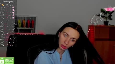 Snapshot of annakillian_kiss chatting on 02.12.25 Anna online show from 02.12.25