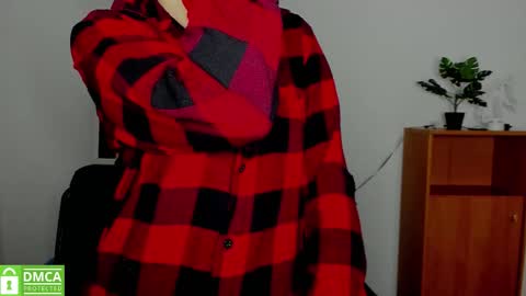 Snapshot of annakillian_kiss chatting on 10.30.25 Anna online show from 10.30.25