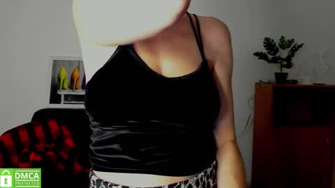 Snapshot of annakillian_kiss chatting on 11.17.25 Anna online show from 11.17.25