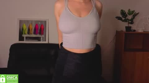 Snapshot of annakillian_kiss chatting on 12.15.25 Anna online show from 12.15.25