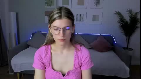 Snapshot of annathorne chatting on 05.19.26 Im Anna online show from 05.19.26