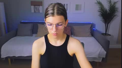 Snapshot of annathorne chatting on 05.26.26 Im Anna online show from 05.26.26