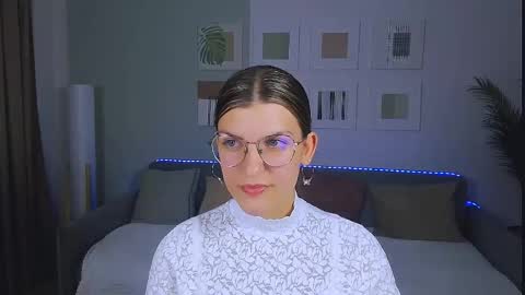 Snapshot of annathorne chatting on 05.29.26 Im Anna online show from 05.29.26