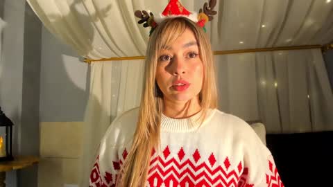 Snapshot of annavictoria__ chatting on 12.18.24 Anna Victoria online show from 12.18.24