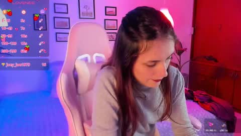 Snapshot of anne_bloom_ chatting on 12.12.24 Anne online show from 12.12.24