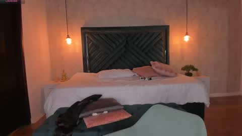 Snapshot of anne_mallow chatting on 02.27.25 Ann online show from 02.27.25