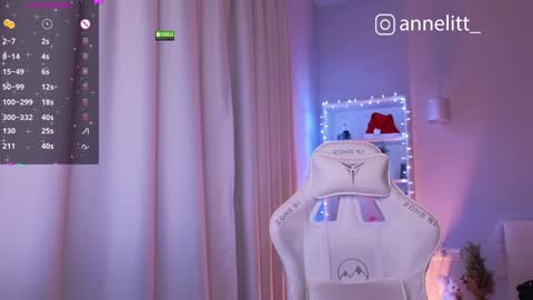 Snapshot of annelitt chatting on 01.08.25 annelitt online show from 01.08.25