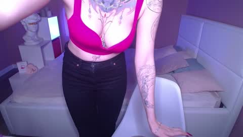 Snapshot of annetenet chatting on 01.31.25 Annet online show from 01.31.25