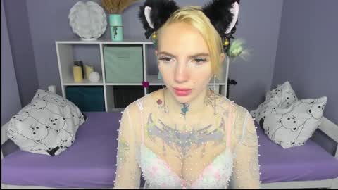 Snapshot of annetenet chatting on 02.07.25 Annet online show from 02.07.25