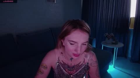 Snapshot of annetenet chatting on 10.17.25 Annet online show from 10.17.25