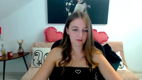 annewilsonn online show from 07.23.26
