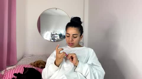 Snapshot of anngela01 chatting on 11.05.25 anngela online show from 11.05.25