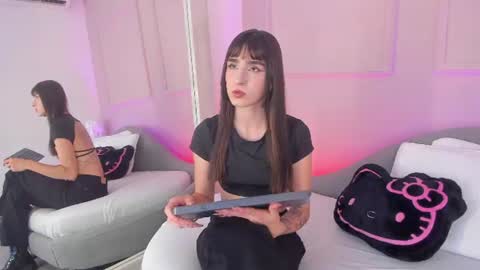 Snapshot of annie_blair_ chatting on 07.18.26 Annie online show from 07.18.26