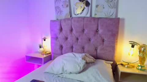 Annie Bonnie   online show from 06.22.26