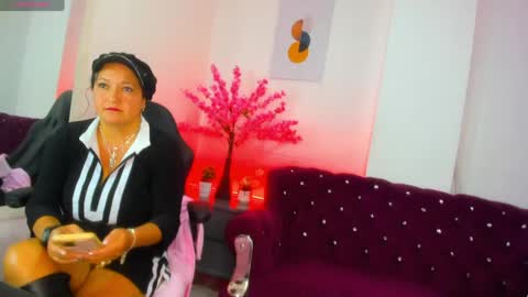 annie_carterr_ online show from 05.16.26
