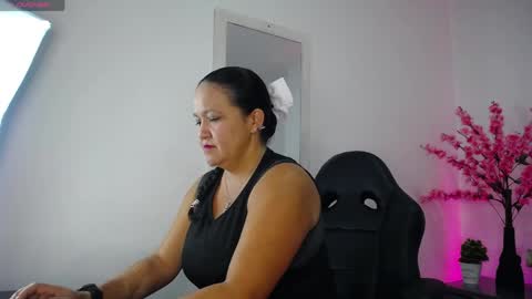 annie_carterr_ online show from 05.26.26