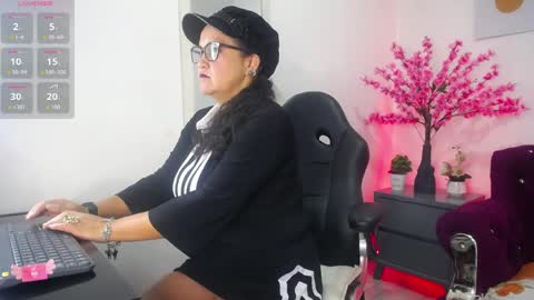 annie_carterr_ online show from 05.29.26