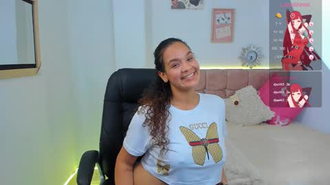 Snapshot of annie_collen chatting on 02.12.25 Anna online show from 02.12.25