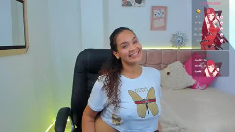 Snapshot of annie_collen chatting on 02.24.25 Anna online show from 02.24.25