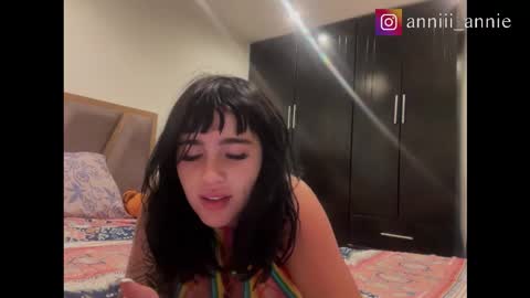 JEANNE no olvides seguirme dont forget follow me  uu online show from 10.23.25
