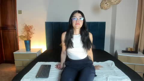 Annie Bluee online show from 04.24.26