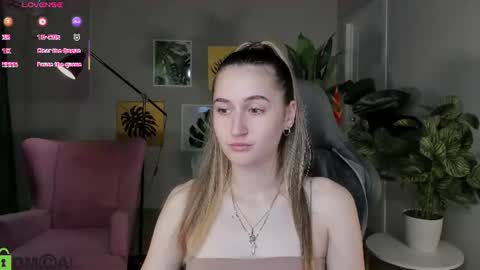 annieee_smith online show from 07.12.26