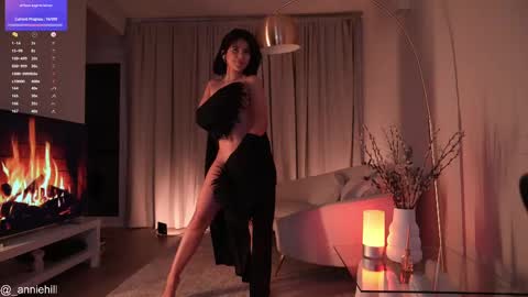 Snapshot of anniehillofficial_ chatting on 03.08.25 anniehillofficial_ online show from 03.08.25