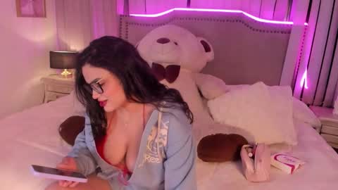 Snapshot of annievega__ chatting on 02.24.26 Annie Vega online show from 02.24.26