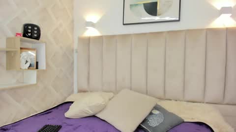 Annie Queen online show from 04.23.26