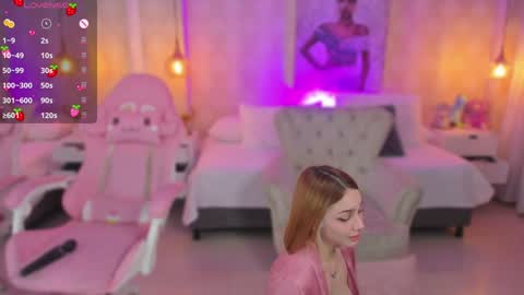 Snapshot of anniita_ chatting on 12.20.24 VIVIANNA online show from 12.20.24