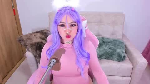 Snapshot of annika_03 chatting on 12.25.24 Gise. online show from 12.25.24