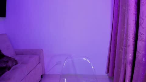 Snapshot of annika_03 chatting on 10.31.25 Gise. online show from 10.31.25