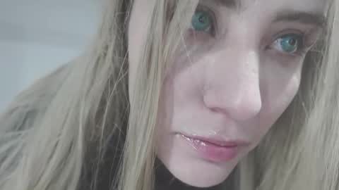 Snapshot of annrousse chatting on 01.01.25 annrousse online show from 01.01.25