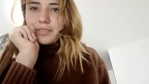 Snapshot of annrousse chatting on 09.16.25 annrousse online show from 09.16.25