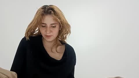 Snapshot of annrousse chatting on 09.18.25 annrousse online show from 09.18.25