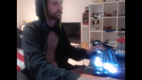 LoyalDog online show from 04.16.26