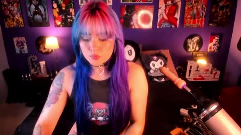 Snapshot of anny_cross chatting on 02.18.25 Paty online show from 02.18.25