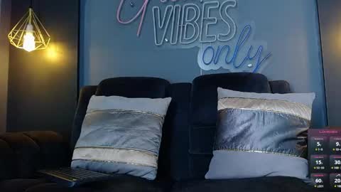 anny_loves online show from 04.17.26