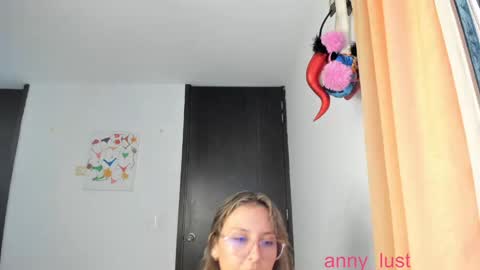 Snapshot of anny_lust chatting on 12.19.24 Issabela online show from 12.19.24