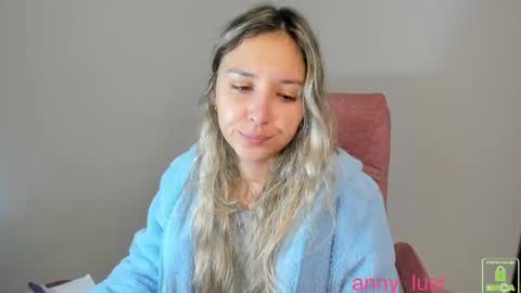 Snapshot of anny_lust chatting on 11.13.25 Issabela online show from 11.13.25