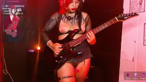 Snapshot of anny_velvetpain chatting on 12.17.25 Annie online show from 12.17.25